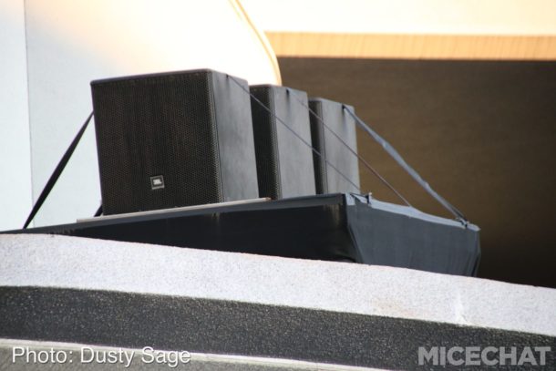 , Disneyland Photo Update – When Hinges Creak . . .