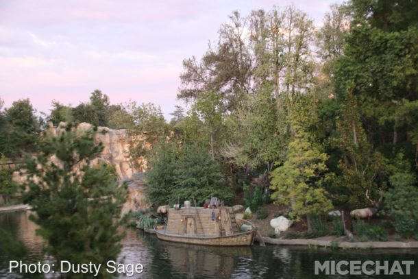 , Disneyland Photo Update – When Hinges Creak . . .