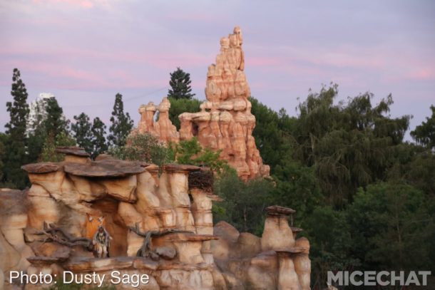 , Disneyland Photo Update – When Hinges Creak . . .