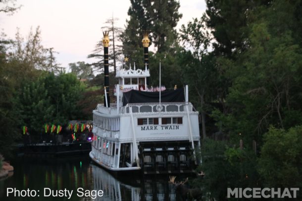 , Disneyland Photo Update &#8211; When Hinges Creak . . .