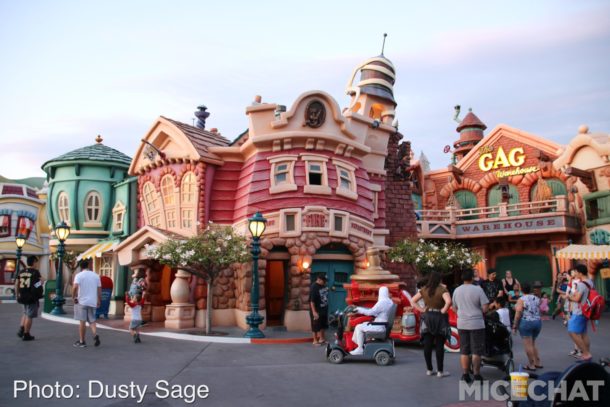 , Disneyland Photo Update – When Hinges Creak . . .