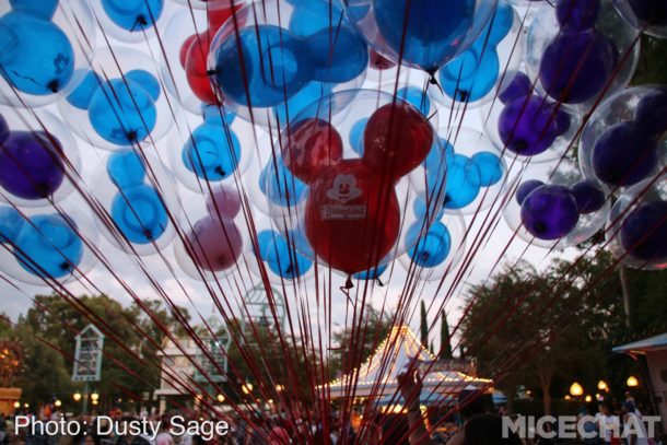 , Disneyland Photo Update – When Hinges Creak . . .