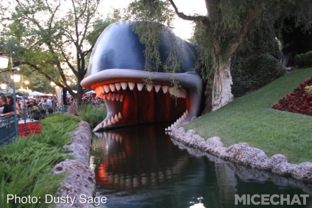 , Disneyland Photo Update &#8211; When Hinges Creak . . .