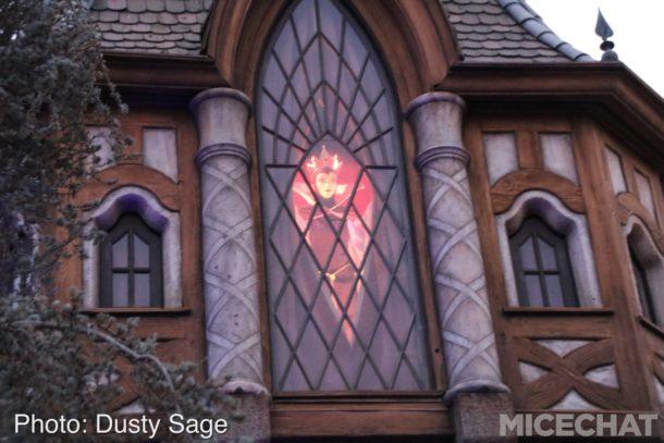 , Disneyland Photo Update &#8211; When Hinges Creak . . .