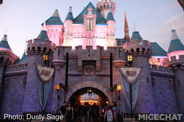 , Disneyland Photo Update – When Hinges Creak . . .
