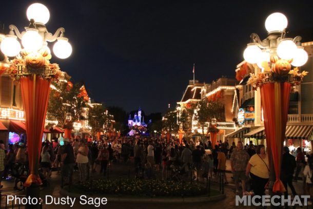 , Disneyland Photo Update – When Hinges Creak . . .