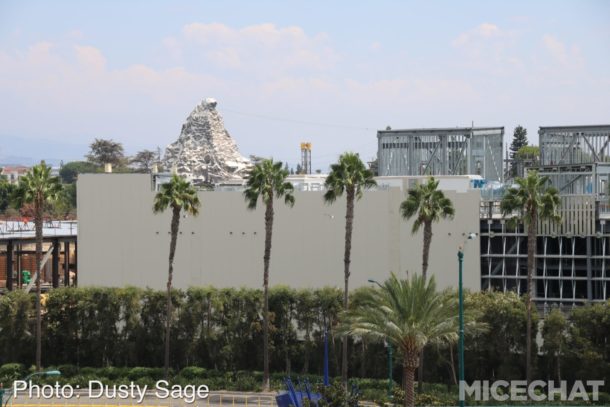 , Disneyland Photo Update – When Hinges Creak . . .