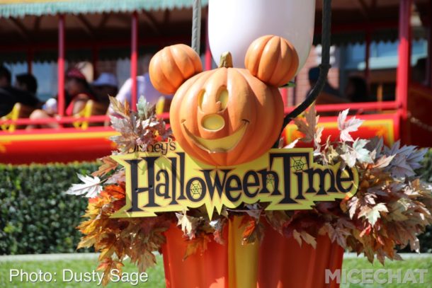 , Disneyland Photo Update – When Hinges Creak . . .
