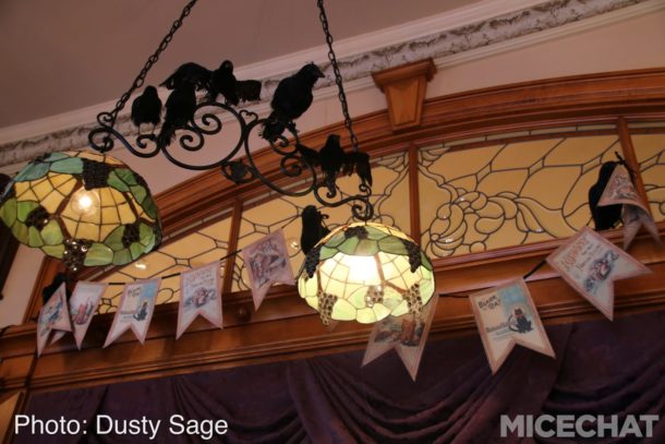 , Disneyland Photo Update – When Hinges Creak . . .