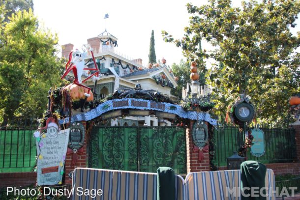 , Disneyland Photo Update – When Hinges Creak . . .