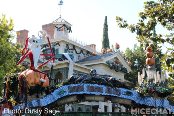 , Disneyland Photo Update – When Hinges Creak . . .
