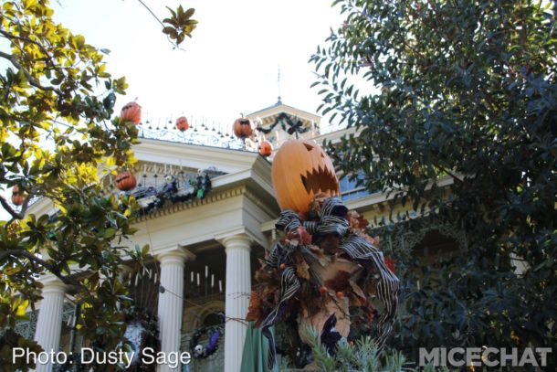 , Disneyland Photo Update – When Hinges Creak . . .