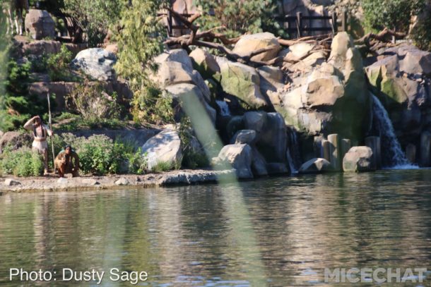 , Disneyland Photo Update – When Hinges Creak . . .