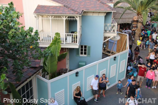 , Disneyland Photo Update – When Hinges Creak . . .