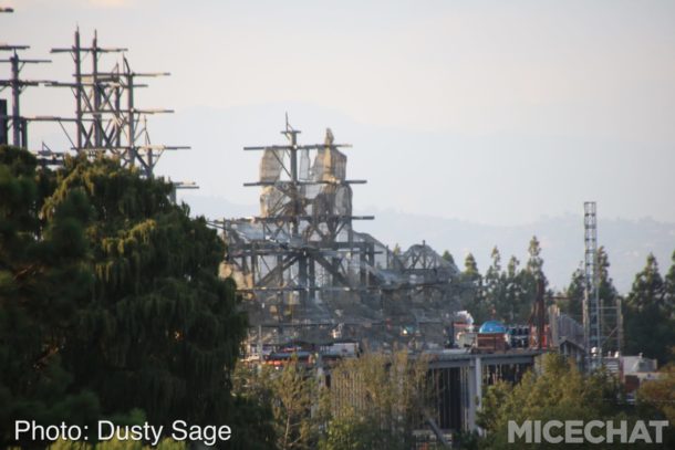 , Disneyland Photo Update – When Hinges Creak . . .