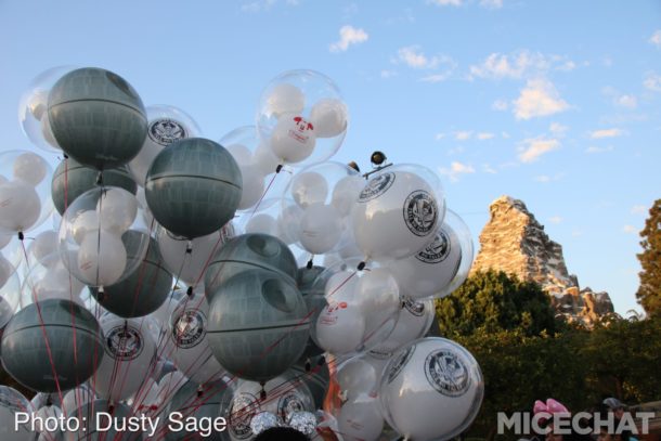 , Disneyland Photo Update – When Hinges Creak . . .
