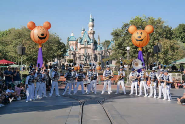 , Disneyland Photo Update: Halloween Crowd Crush & Splash in the Dark