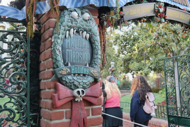 , Disneyland Photo Update: Halloween Crowd Crush & Splash in the Dark