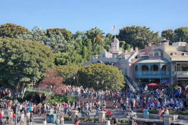 , Disneyland Photo Update: Halloween Crowd Crush & Splash in the Dark