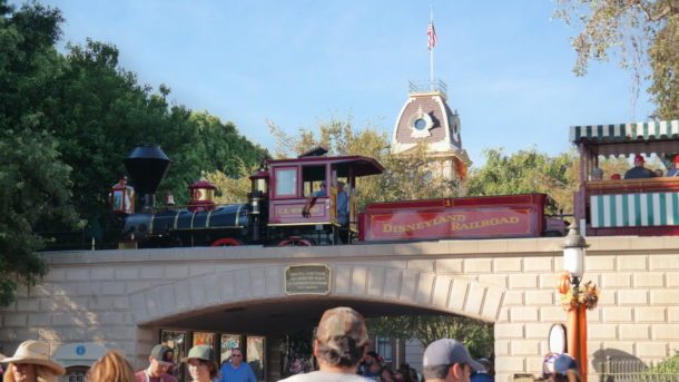 , Disneyland Photo Update: Halloween Crowd Crush &#038; Splash in the Dark