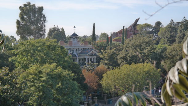 , Disneyland Photo Update: Halloween Crowd Crush & Splash in the Dark