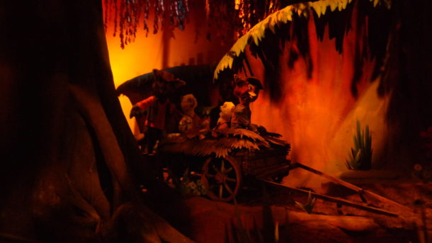 , Disneyland Photo Update: Halloween Crowd Crush & Splash in the Dark