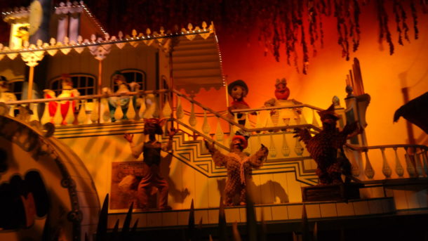 , Disneyland Photo Update: Halloween Crowd Crush & Splash in the Dark