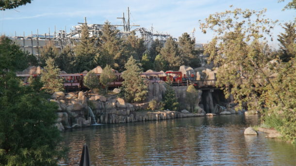 , Disneyland Photo Update: Halloween Crowd Crush &#038; Splash in the Dark