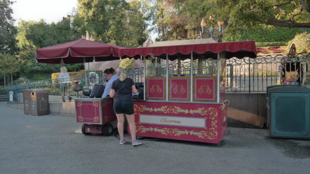 , Disneyland Photo Update: Halloween Crowd Crush &#038; Splash in the Dark