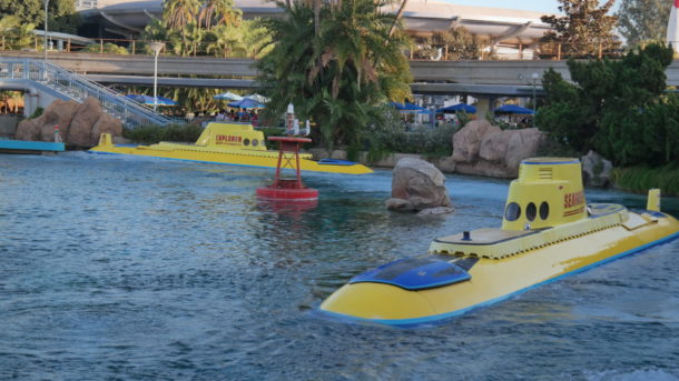 , Disneyland Photo Update: Halloween Crowd Crush &#038; Splash in the Dark