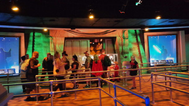 , Disneyland Photo Update: Halloween Crowd Crush & Splash in the Dark