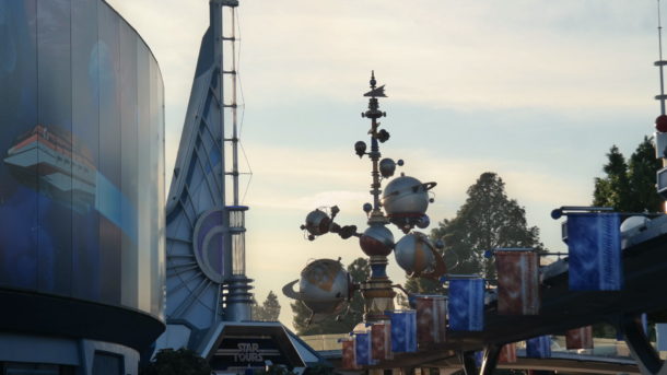 , Disneyland Photo Update: Halloween Crowd Crush & Splash in the Dark