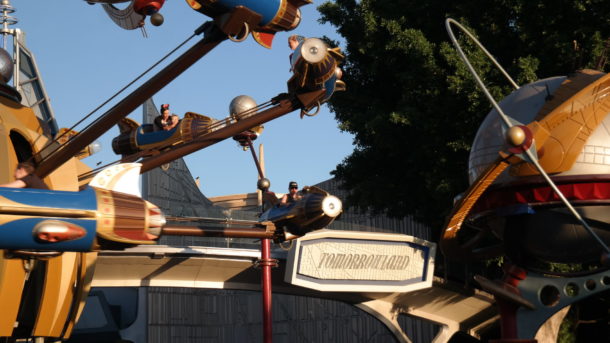 , Disneyland Photo Update: Halloween Crowd Crush & Splash in the Dark