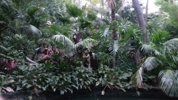 , Disneyland Photo Update: Halloween Crowd Crush & Splash in the Dark