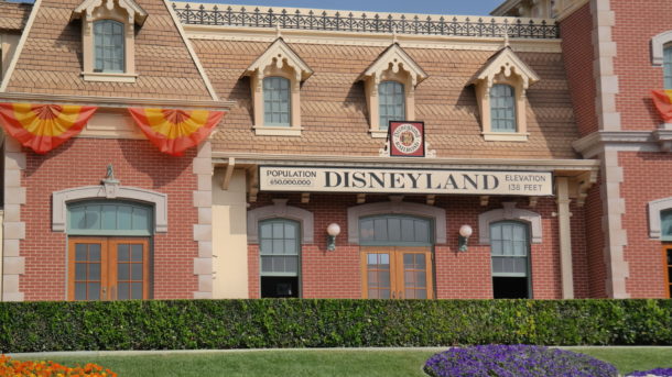 , Disneyland Photo Update: Halloween Crowd Crush & Splash in the Dark