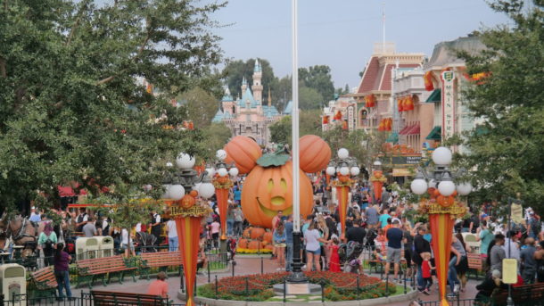 , Disneyland Photo Update: Halloween Crowd Crush & Splash in the Dark