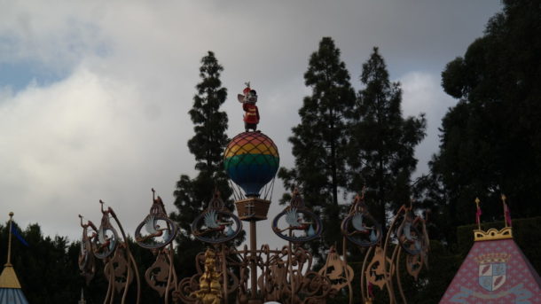 , Disneyland Photo Update: Halloween Crowd Crush & Splash in the Dark