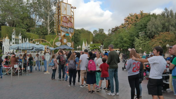 , Disneyland Photo Update: Halloween Crowd Crush & Splash in the Dark