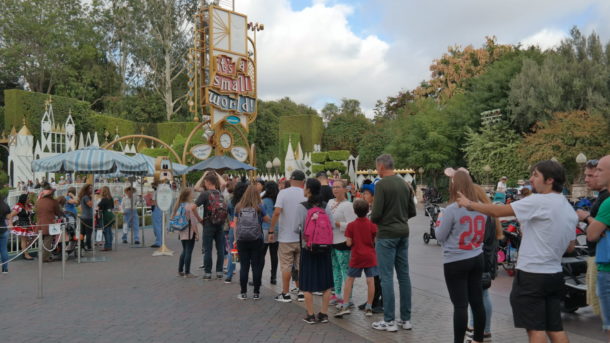 , Disneyland Photo Update: Halloween Crowd Crush &#038; Splash in the Dark