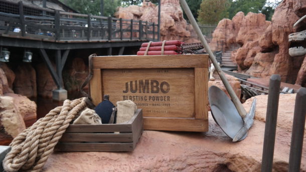 , Disneyland Photo Update: Halloween Crowd Crush & Splash in the Dark