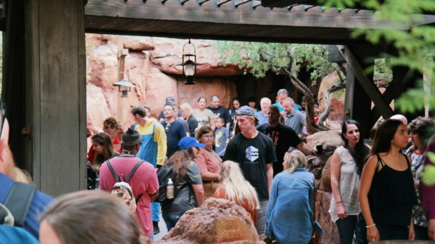 , Disneyland Photo Update: Halloween Crowd Crush & Splash in the Dark