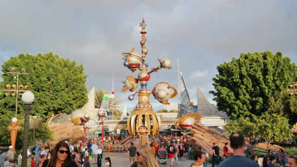 , Disneyland Photo Update: Halloween Crowd Crush & Splash in the Dark