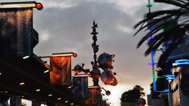 , Disneyland Photo Update: Halloween Crowd Crush & Splash in the Dark