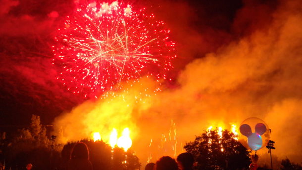 , Disneyland Photo Update: Halloween Crowd Crush & Splash in the Dark