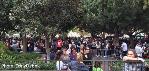 , Disneyland Photo Update: Halloween Crowd Crush &#038; Splash in the Dark