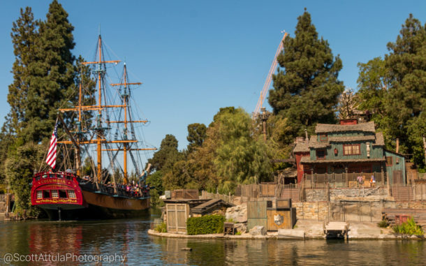 , Disneyland Photo Update: Halloween Crowd Crush &#038; Splash in the Dark