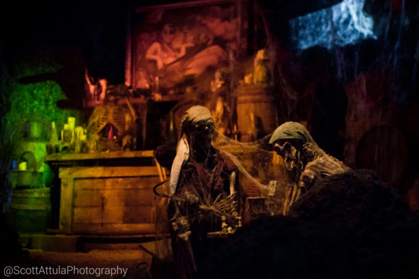 , Disneyland Photo Update: Halloween Crowd Crush & Splash in the Dark