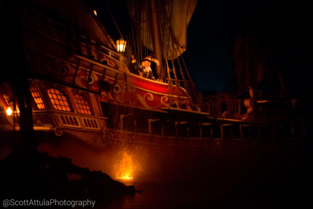 , Disneyland Photo Update: Halloween Crowd Crush & Splash in the Dark
