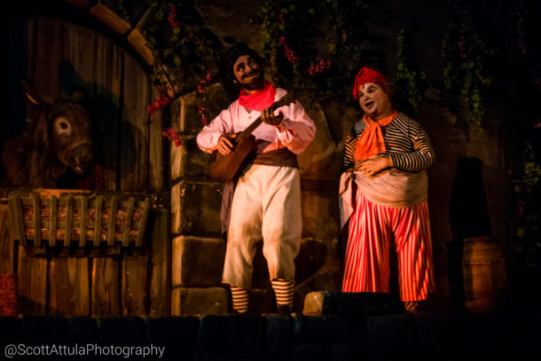 , Disneyland Photo Update: Halloween Crowd Crush & Splash in the Dark