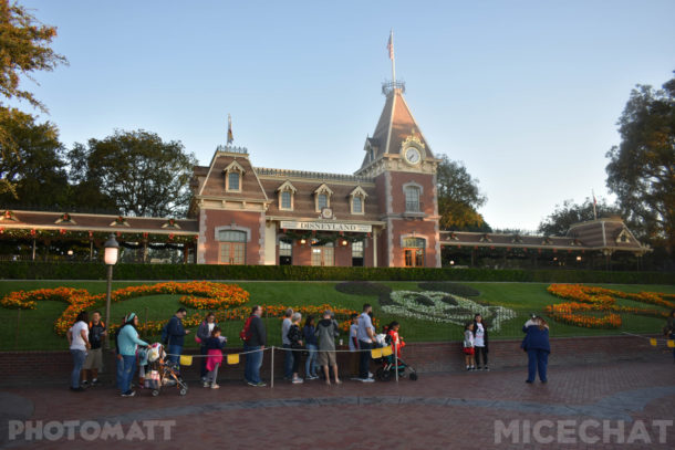 , Disneyland Update – It’s Beginning To Look A Lot Like Christmas!